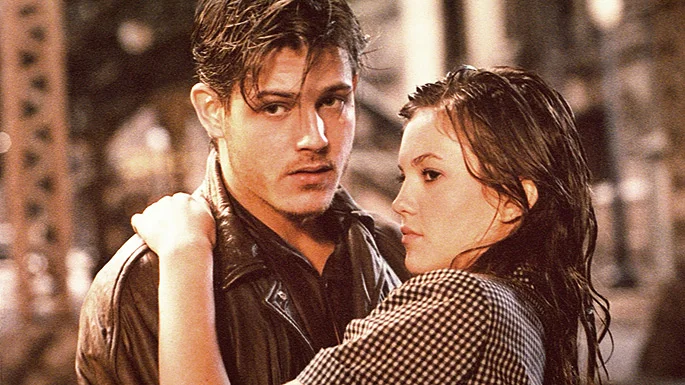 Tom Cody and Ellen Aim embracing in Streets of Fire.